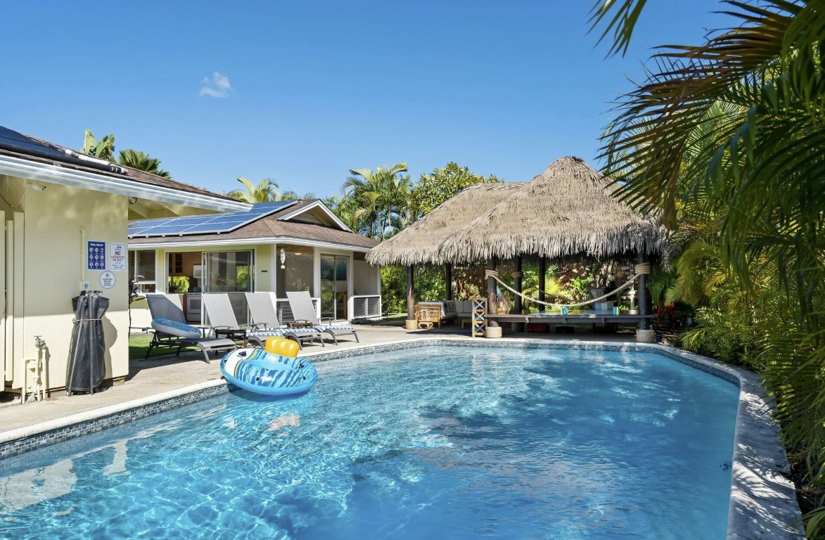 Beautiful pool in Monterey Park, CA maintained by professional pool cleaning service